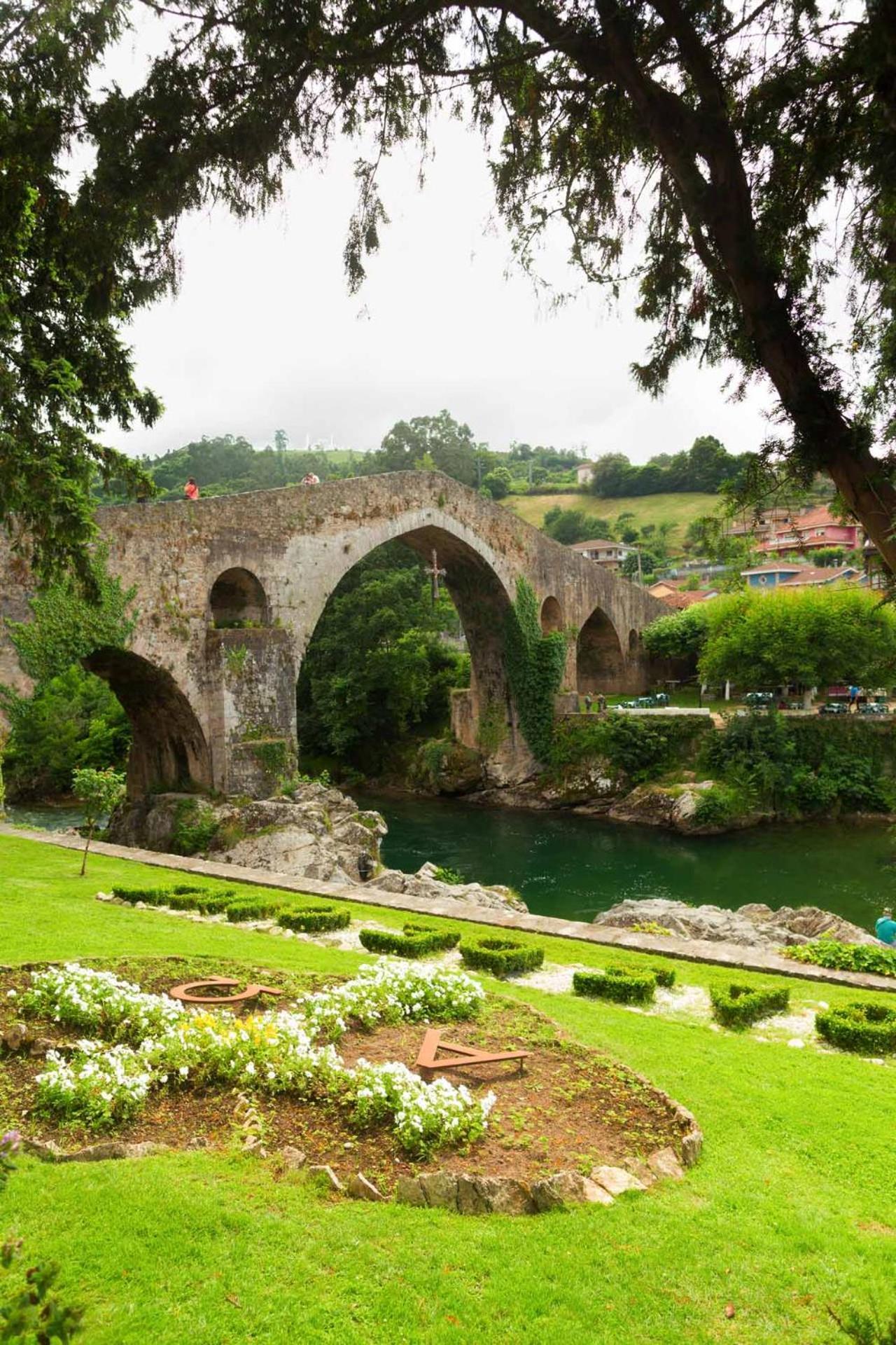 Apartamento Con Terraza Al Puente Romano Cangas de Onis Exterior photo
